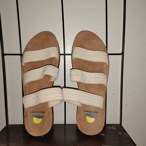 Maui Island Women's Tan and Cream Flats